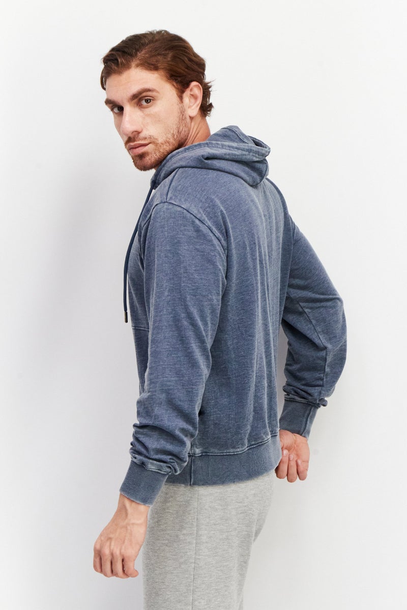 Sovereign Code سويت شيرت بقلنسوة للرجال بأكمام طويلة، لون كحلي - Image 2