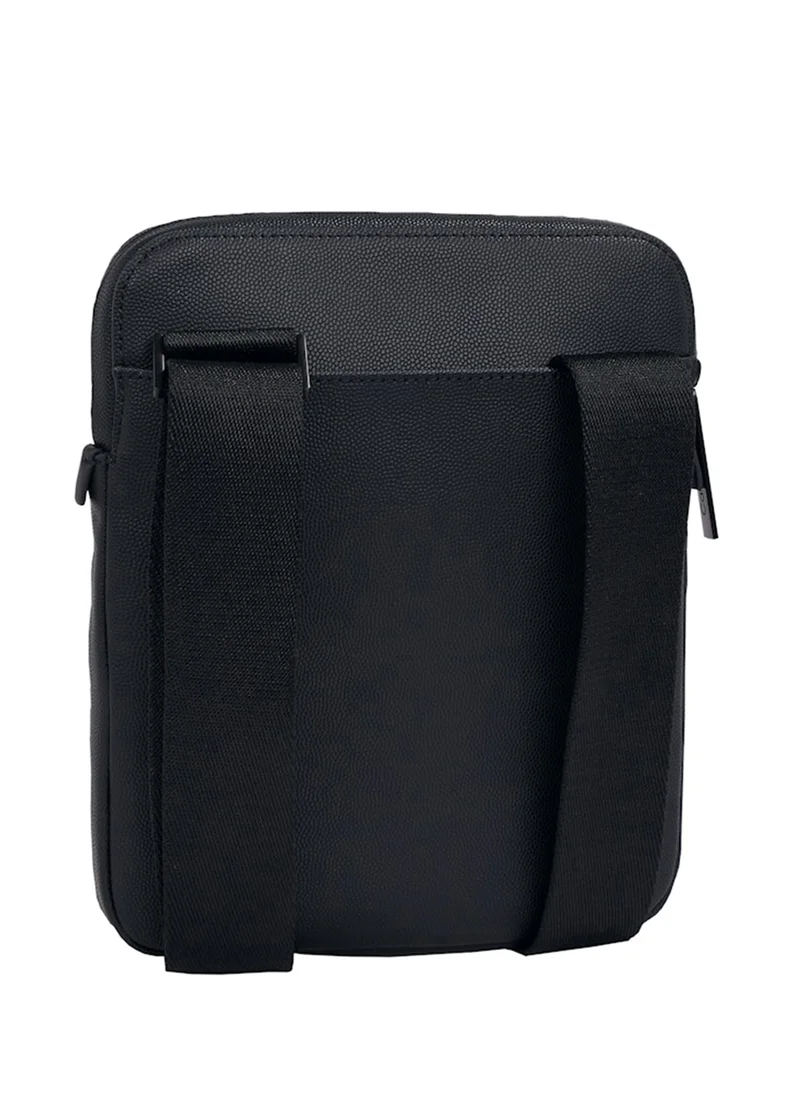 كالفن كلاين Logo Detailed Messenger Bag