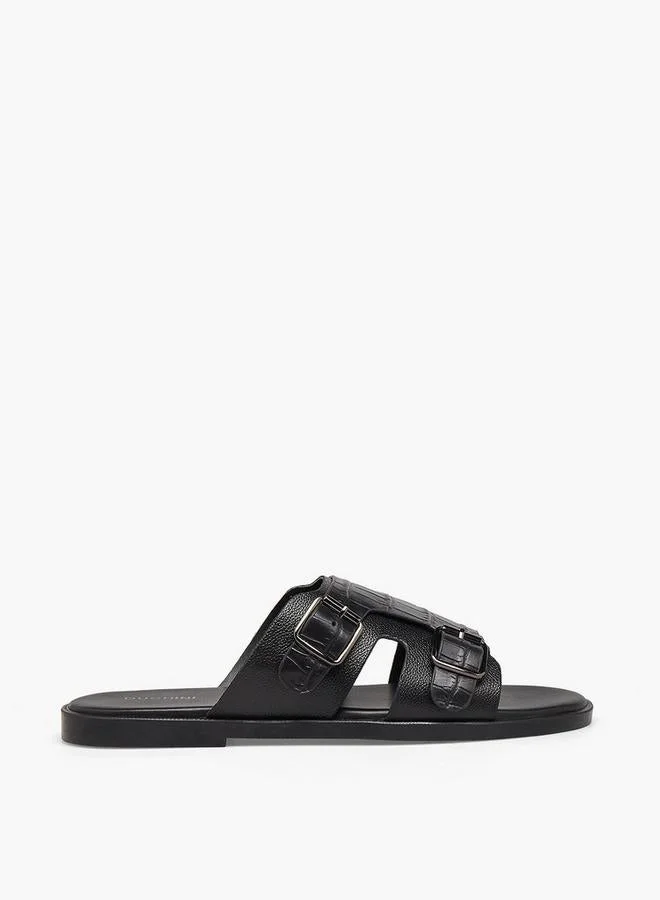 Men Textured Buckle Accent Sandals