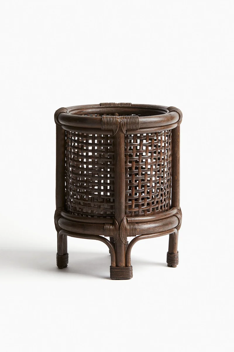 اتش اند ام وعاء نباتات من الروطان