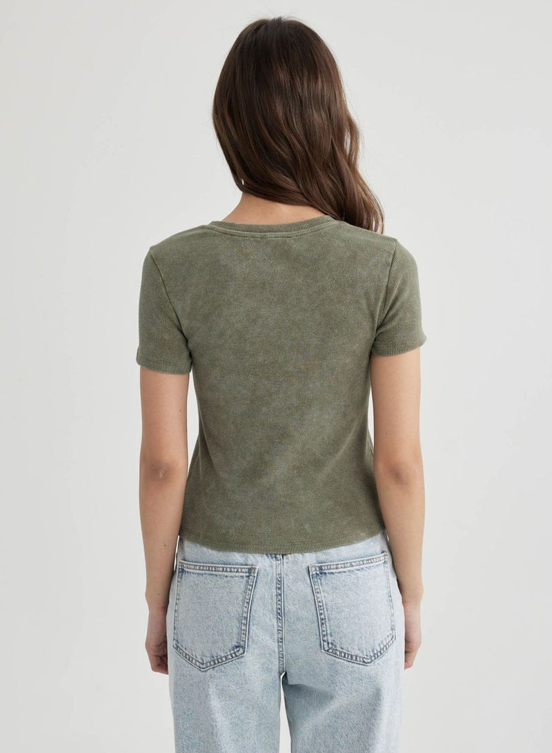 DeFacto Fitted Crew Neck Short Sleeve Washable T-Shirt - Image 2