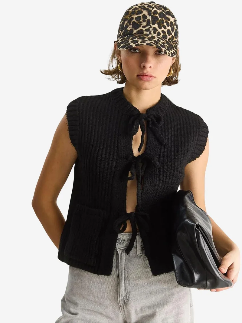 Bianco Lucci LUCCI Textured Knitwear Waistcoat with Tie Closure