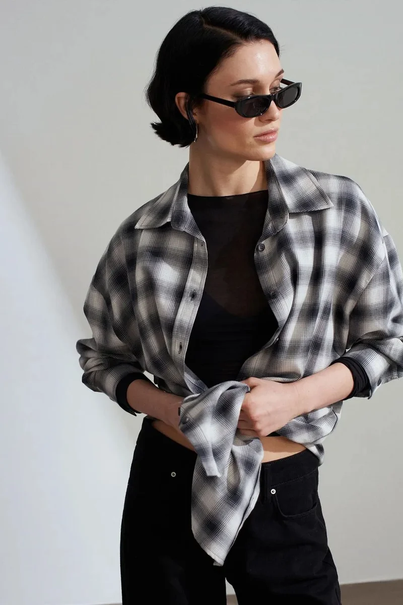 DILVIN Oversized Plaid Long-Sleeve Shirt
