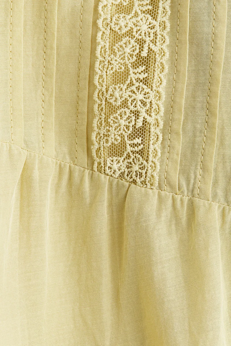 اتش اند ام بلوزة دانتيل مبطنة