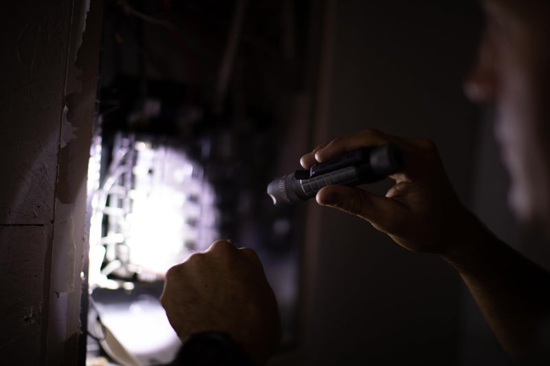 Maglite Mag-Tac LED 2-Cell CR123 Flashlight - Crowned-Bezel, Matte Black - Image 5