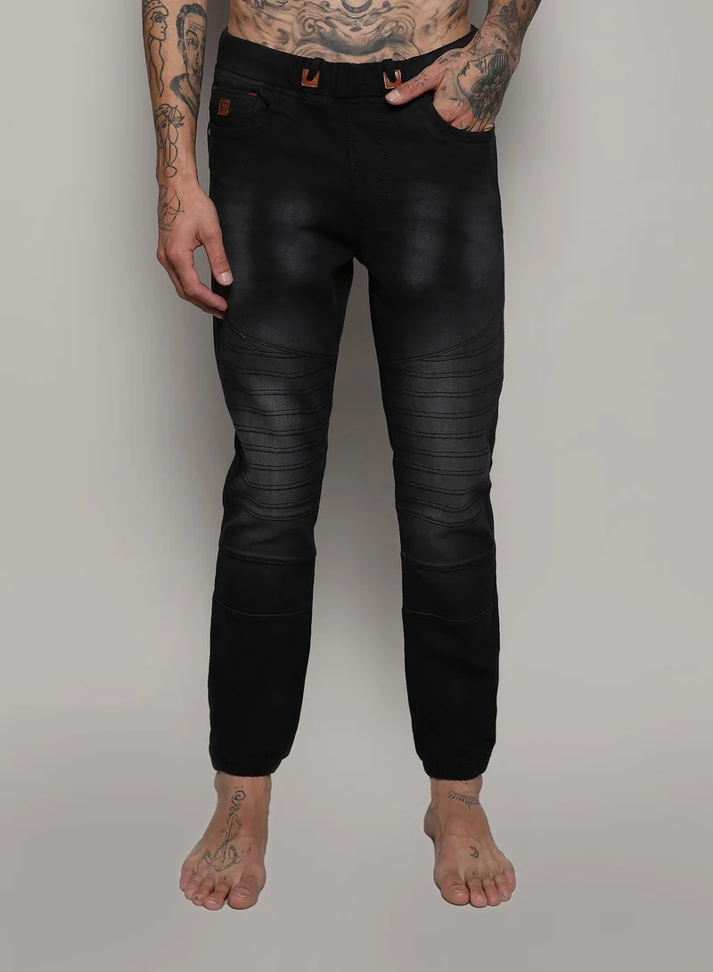 Campus Sutra Men's Black Self-Design Cinched Hem Denim Jeans