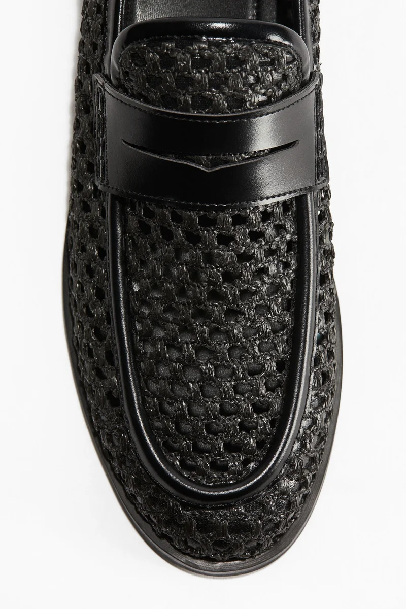 اتش اند ام حذاء لوفر بمظهر شبكي