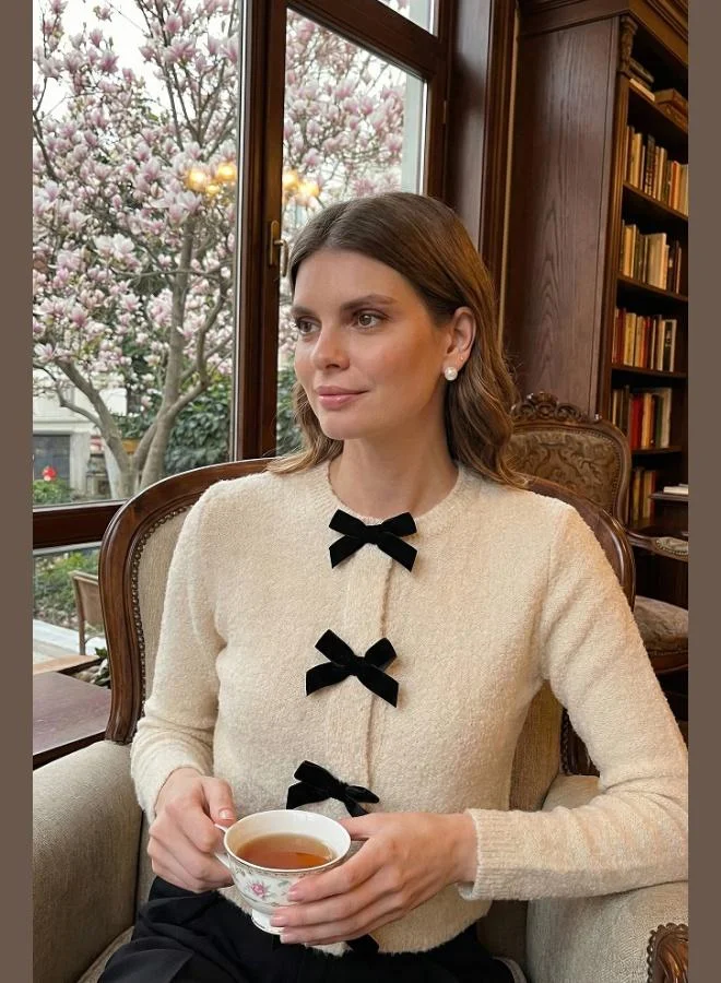 ليلا كارديجان نسائي ليلا بقصة عادية وياقة دائرية وتفاصيل شريط فاخر