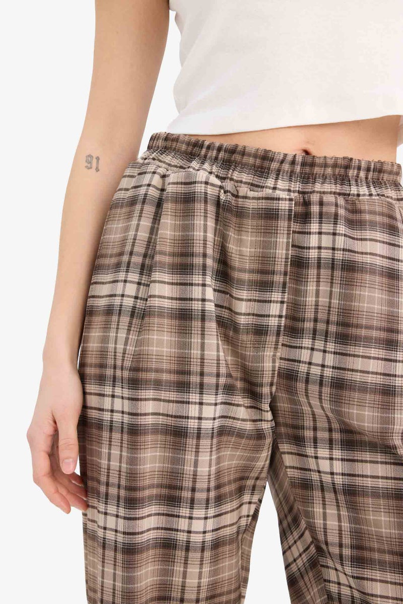 DeFacto Woman Straight Fit Plaid Trousers - Image 5