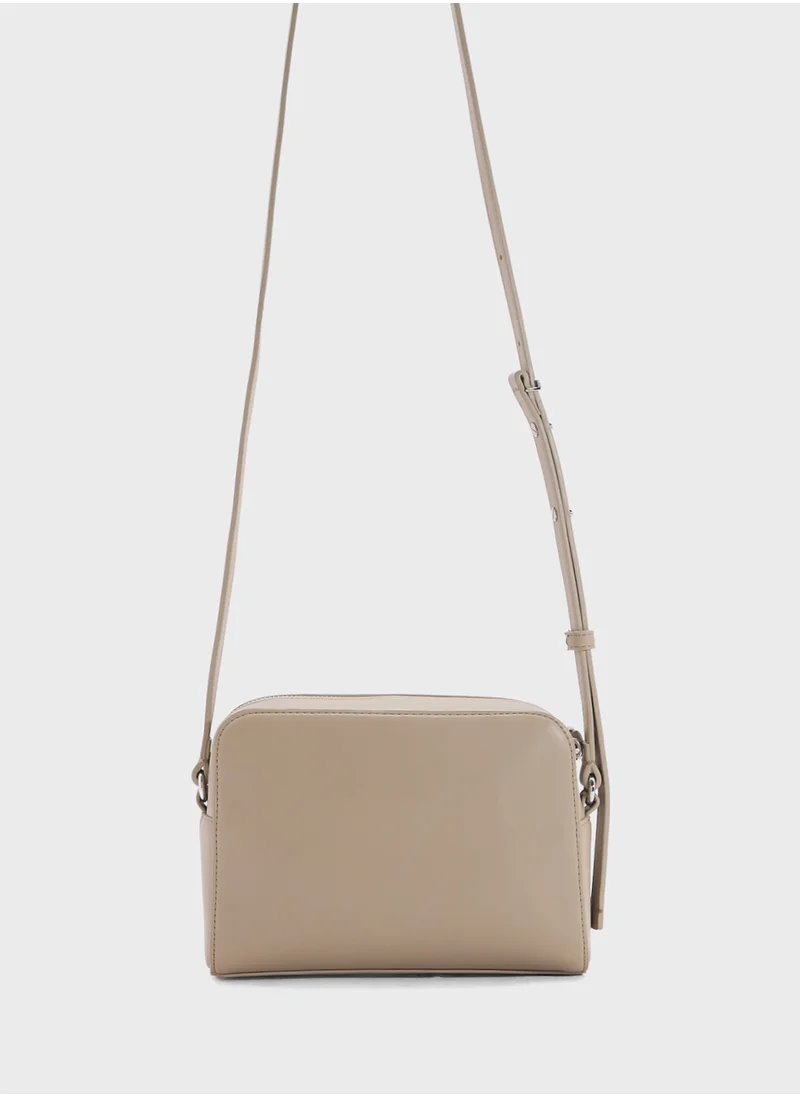 كالفن كلاين MINI QUILT CAMERA BAG