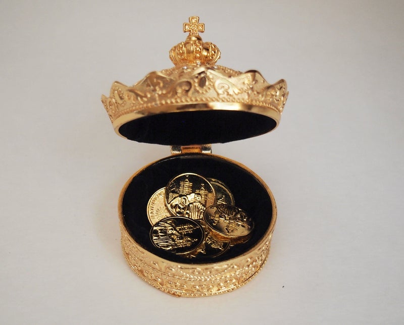 JOICE GIFT Elegant Gold Crown Wedding Arras with 13 Coins Set - Image 2