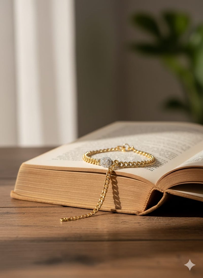 انسيال بتصميم سلسلة سميكة ومطلية باللون الذهبي ، تتوسطها تعليقة علي شكل دائرة محاطة بإطار فضي لامع - مع وصلات إضافية لضبط المقاس. - Image 4