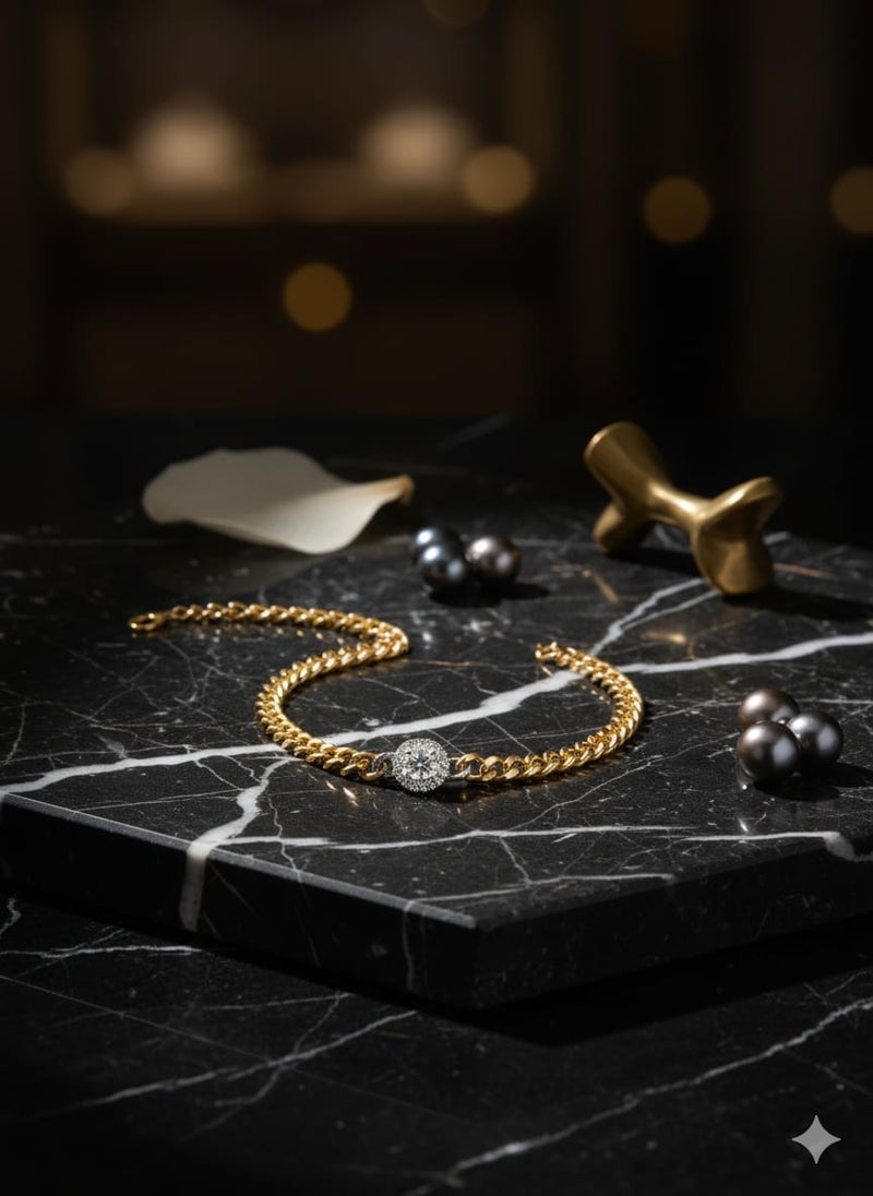 انسيال بتصميم سلسلة سميكة ومطلية باللون الذهبي ، تتوسطها تعليقة علي شكل دائرة محاطة بإطار فضي لامع - مع وصلات إضافية لضبط المقاس. - Image 5