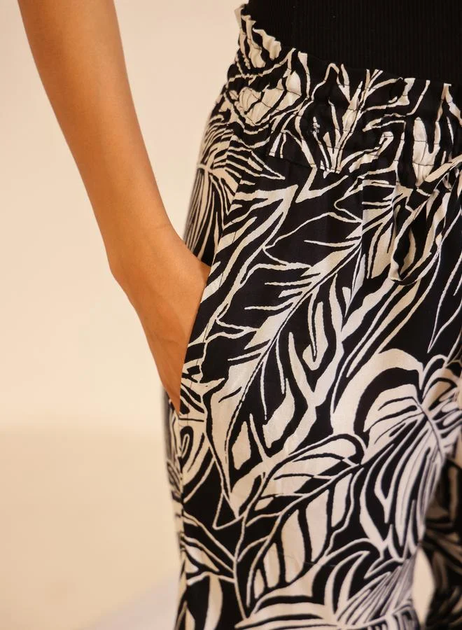 sanskrutihomes Sanskrutihomes Women Black Floral Printed Drawstring Waist Wide Leg Pants