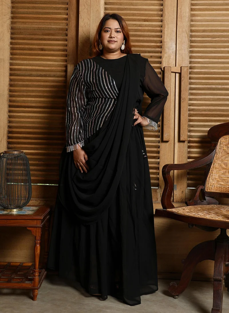 انستافاب بلس ساري نسائي أسود مزين ببطانة مسبقة التجعيد