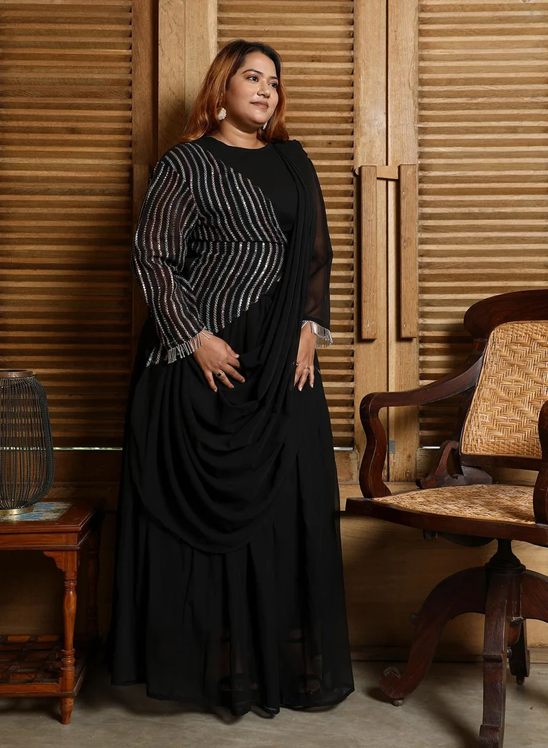 انستافاب بلس ساري نسائي أسود مزين ببطانة مسبقة التجعيد