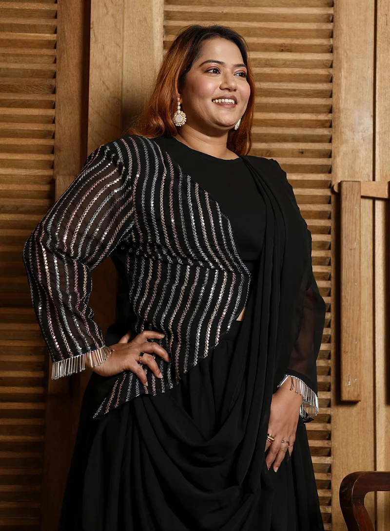 انستافاب بلس ساري نسائي أسود مزين ببطانة مسبقة التجعيد