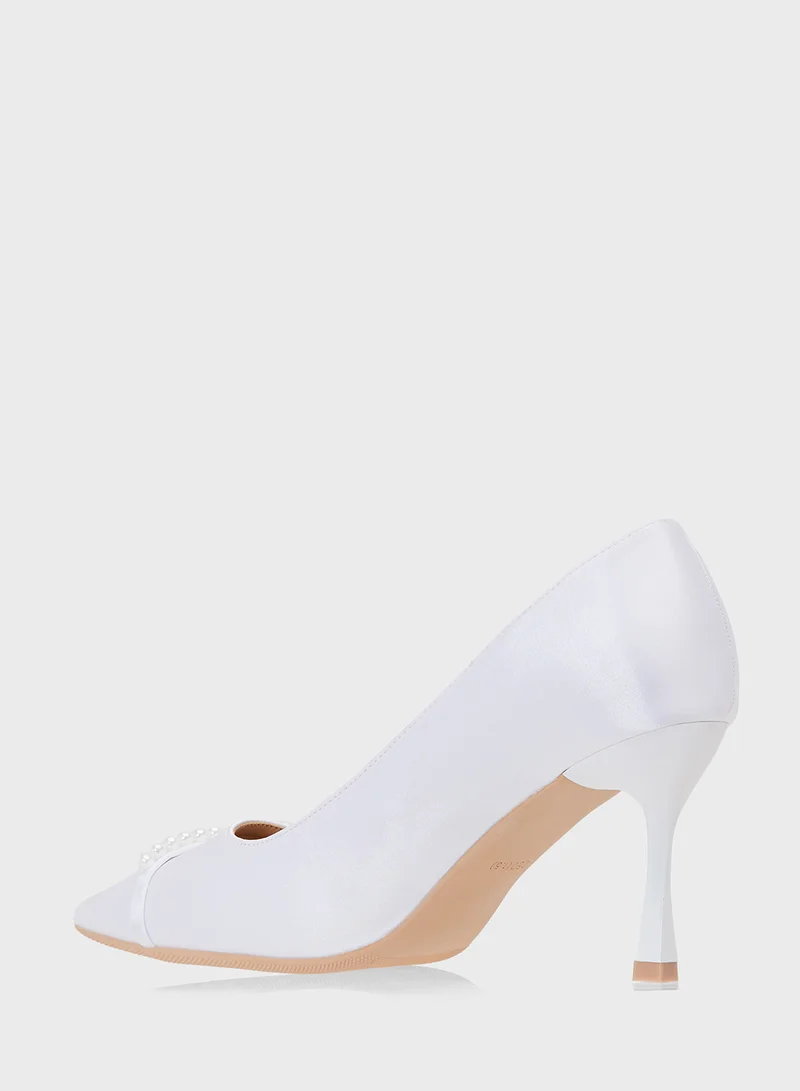 ايلا حذاء بكعب عالٍ