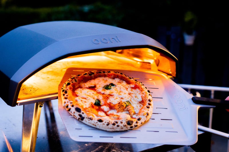 ooni أوني 12 بوصة ملعقة بيتزا مثقبة - ملعقة بيتزا معدنية 12 بوصة، ملعقة بيتزا، ملعقة خفيفة لتحويل البيتزا مع مقبض طويل، ملحقات فرن البيتزا، أدوات البيتزا، محول بيتزا مستطيل - Image 4