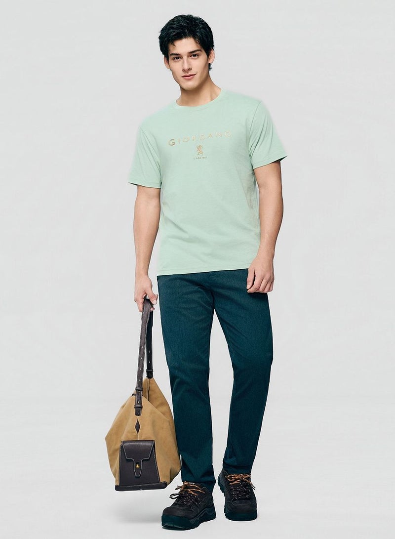 GIORDANO Men’s Slim Cotton Crew Neck Signature Print Tee - Image 2