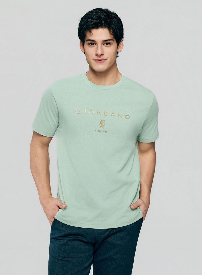 GIORDANO Men’s Slim Cotton Crew Neck Signature Print Tee - Image 1