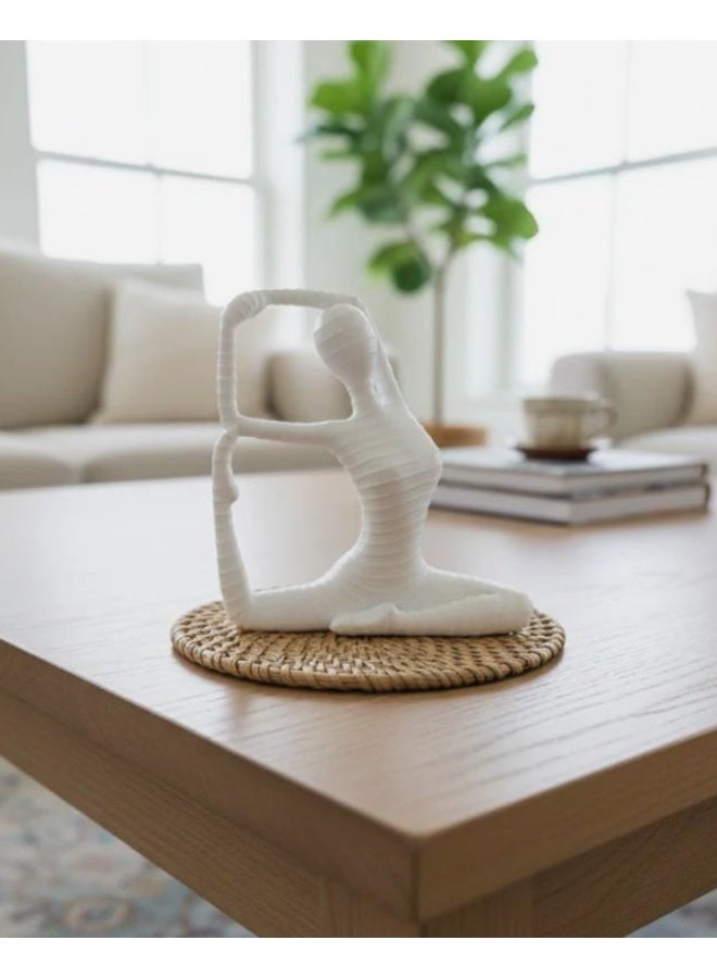 أي كي دي سي تمثال صغير لفتاة يوغا سيراميكية حديثة من AKDC - وضعية جلوس تأملية بيضاء - ديكور منزلي 16 سم - Image 1