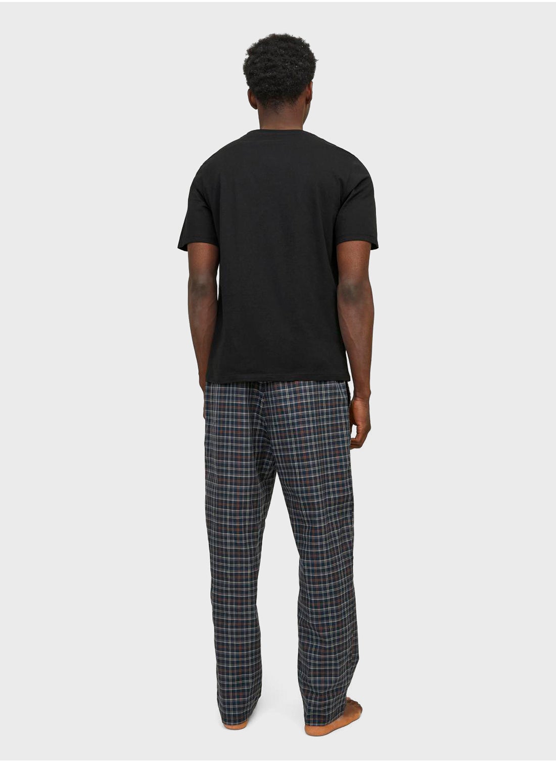 Crew Neck T-Shirt & Logo Pants - https://f.nooncdn.com/p/pzsku/Z87231C55E8078D8D4BC8Z/45/_/1727249580/cd65d545-fa12-4215-8ccb-351d61d12371.jpg?format=jpg&width=original