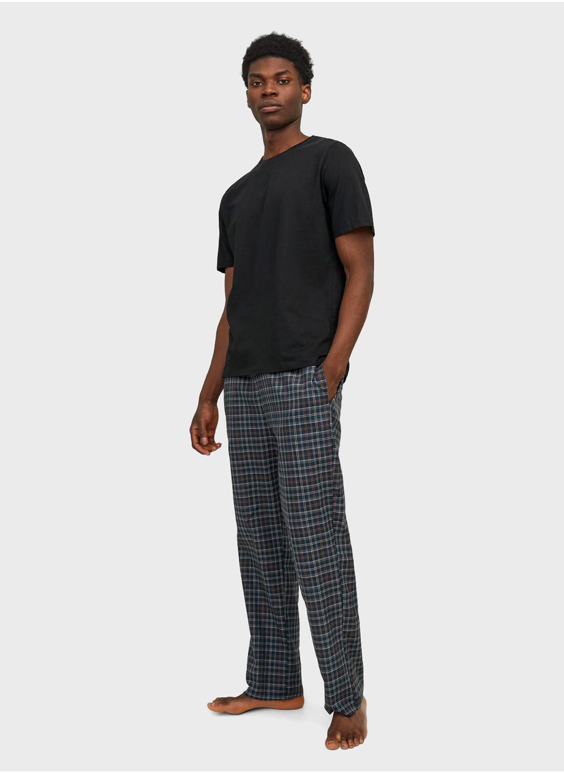 Crew Neck T-Shirt & Logo Pants - https://f.nooncdn.com/p/pzsku/Z87231C55E8078D8D4BC8Z/45/_/1727249582/90bfcd34-1f39-4277-b547-1e6ae5b6c852.jpg?format=jpg&width=original