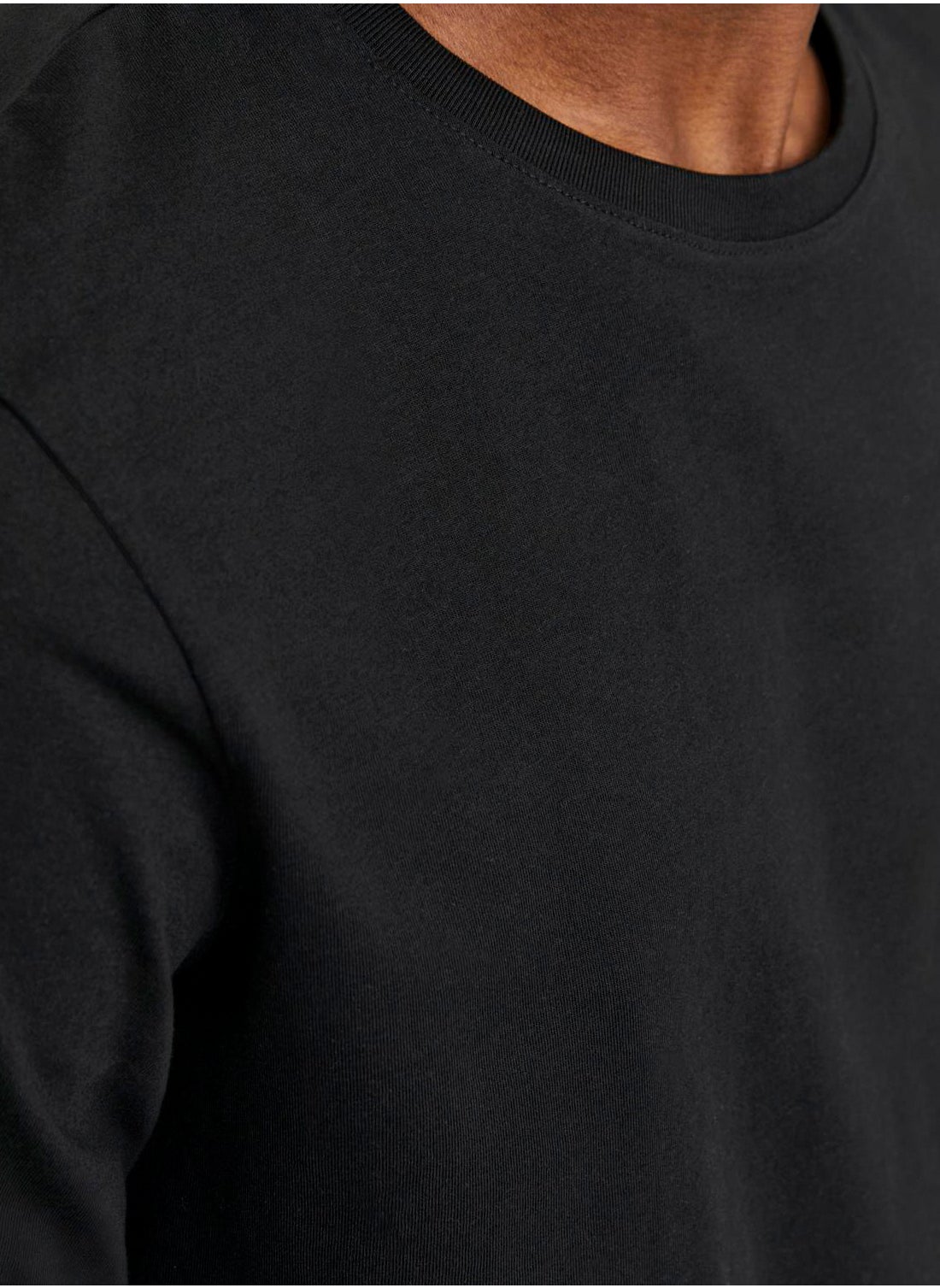 Crew Neck T-Shirt & Logo Pants - https://f.nooncdn.com/p/pzsku/Z87231C55E8078D8D4BC8Z/45/_/1727249585/c6b1c1ea-4fbe-4d19-9208-b69ba6e1c1b4.jpg?format=jpg&width=original