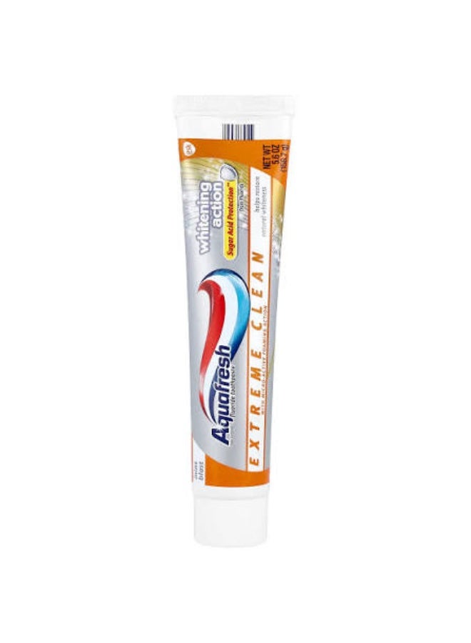Aquafresh, Extreme Clean Fluoride Toothpaste, Whitening Action, Mint Blast 158.7 g - Image 1