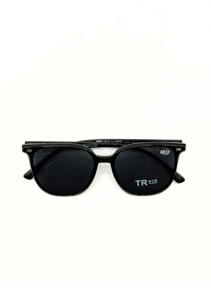 H20 sunglasses with polarized lenses and UV400 protection, offering superior comfort, clear vision, and a modern design that suits every style. - Image 3