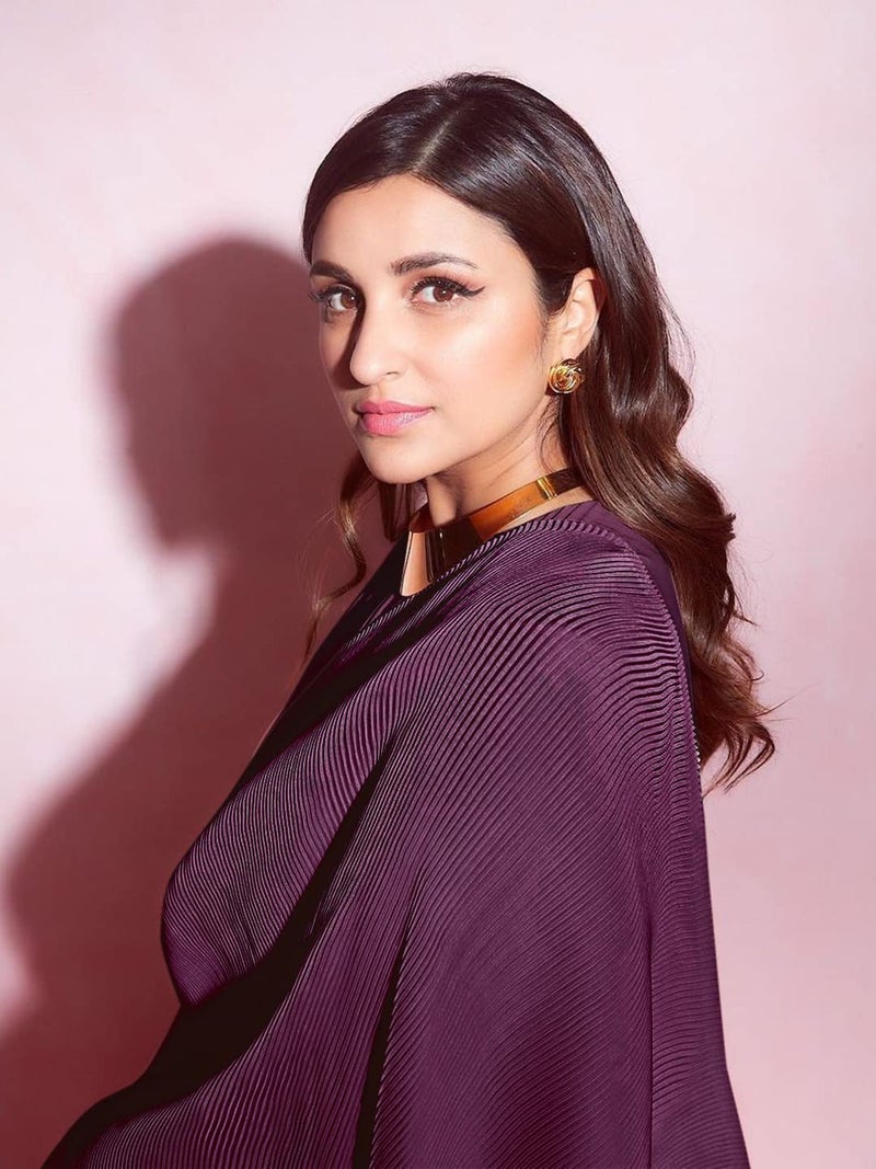 Sidhidata ساري سيدي داتا النسائي بلون النبيذ مع قطعة بلوزة بتصميم مطوي من الألياف الصناعية - Image 3