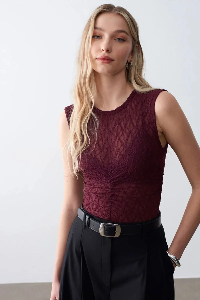 DILVIN Sleeveless Lace Ribbed Blouse
