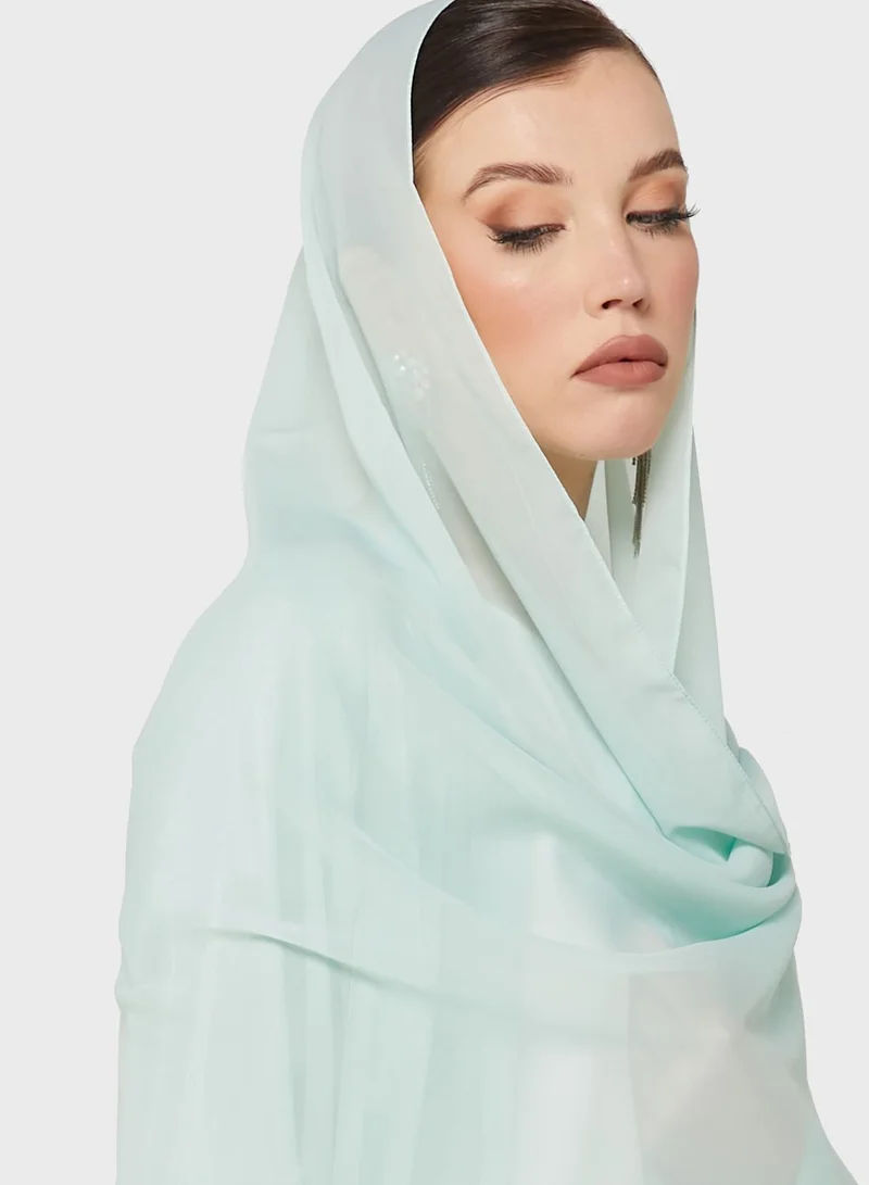 خزانة عباية بأكمام مرصعة