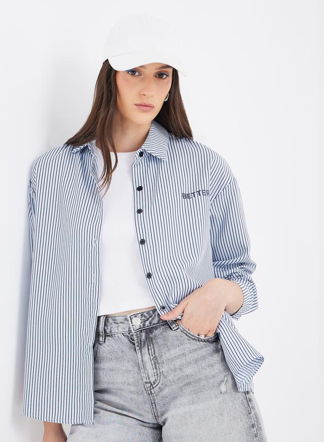 ستايلي قميص نسائي مخطط بأزرار متباينة باللون الأزرق - Image 1