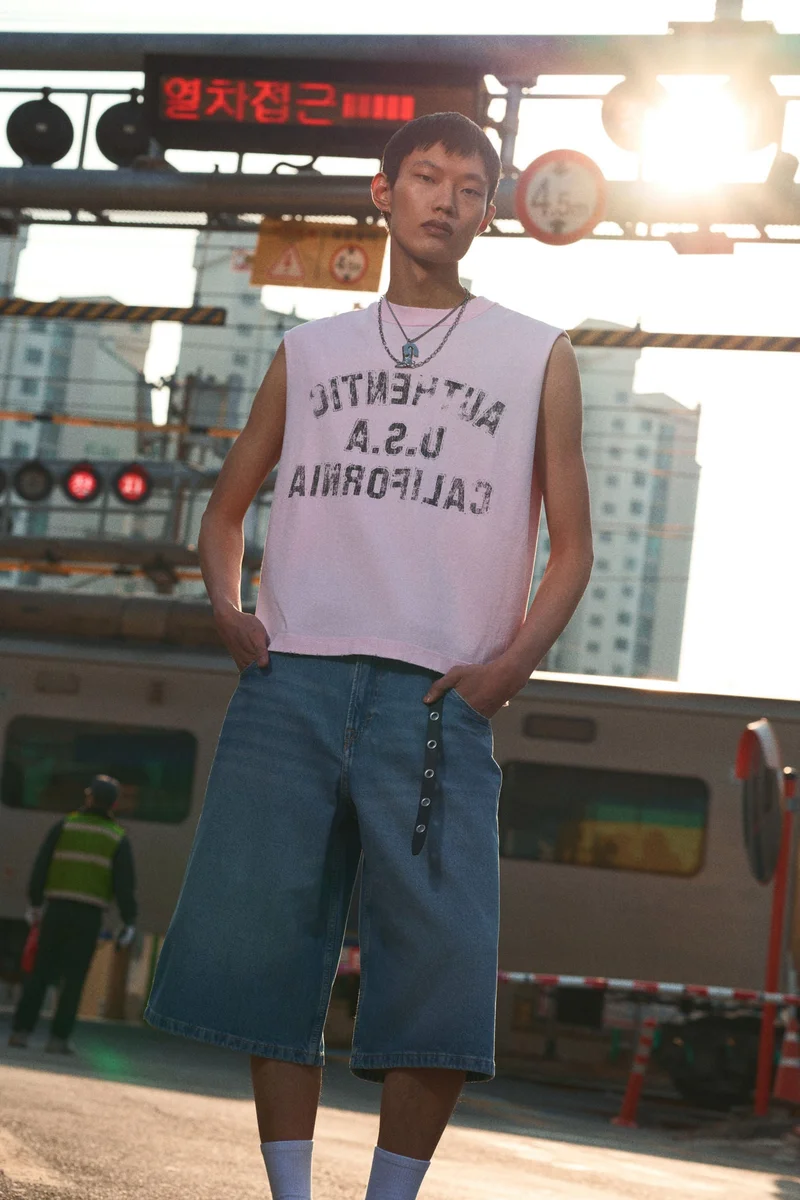 اتش اند ام شورت دنيم بقصة فضفاضة للغاية