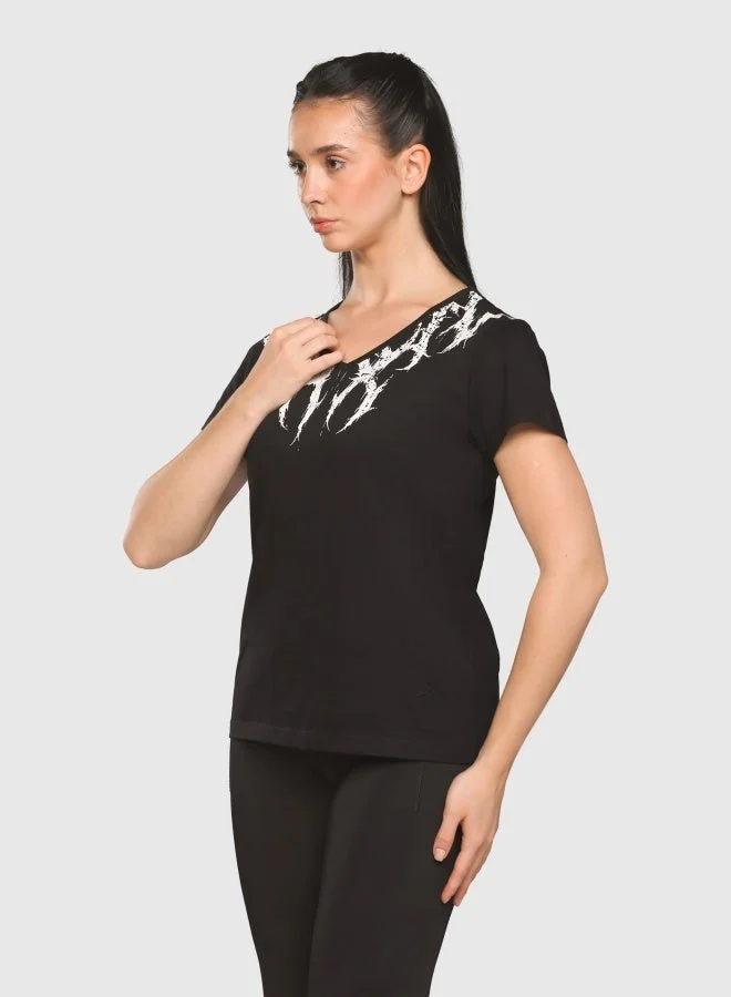 Musclemind Women's Printed V-Neck Regulr Fit T-Shirt with Super Soft, Long-Lasting Colour, Wrinkle Resistant Stretchable Fabric, for All Day Comfort