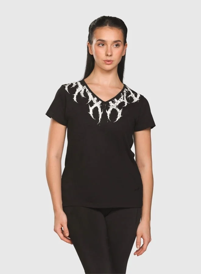 Musclemind Women's Printed V-Neck Regulr Fit T-Shirt with Super Soft, Long-Lasting Colour, Wrinkle Resistant Stretchable Fabric, for All Day Comfort