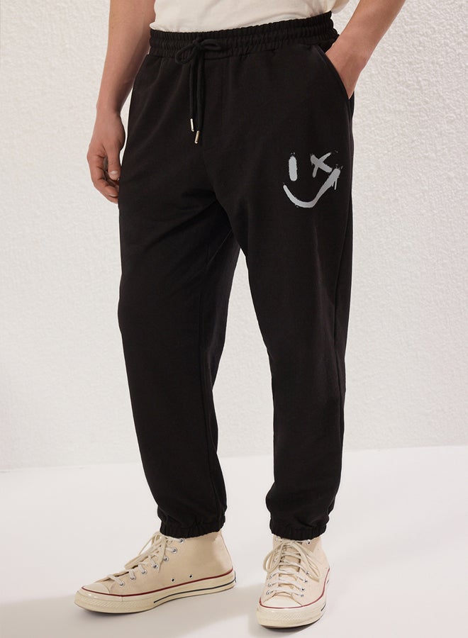 trendyol Black Oversize/Wide Cut Elastic Leg Smiley Face Printed Jogger Sweatpants - Image 3