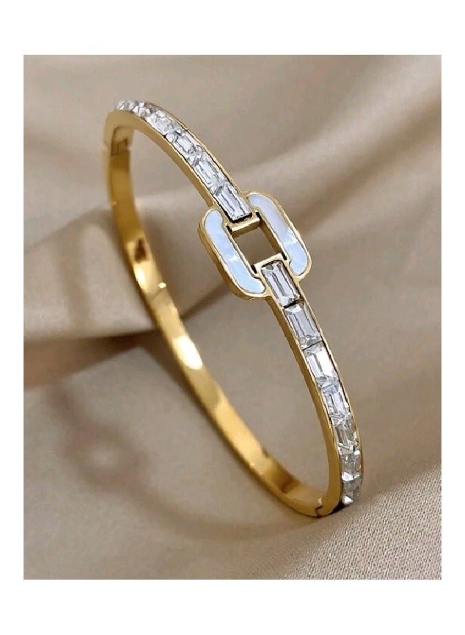 أتراكتيفز اسوارة نسائية فاخرة وعالية الجودة مصنوعة من الاستانلس ستيل مطلية باللون الذهبي مقاس متوسط - Image 3