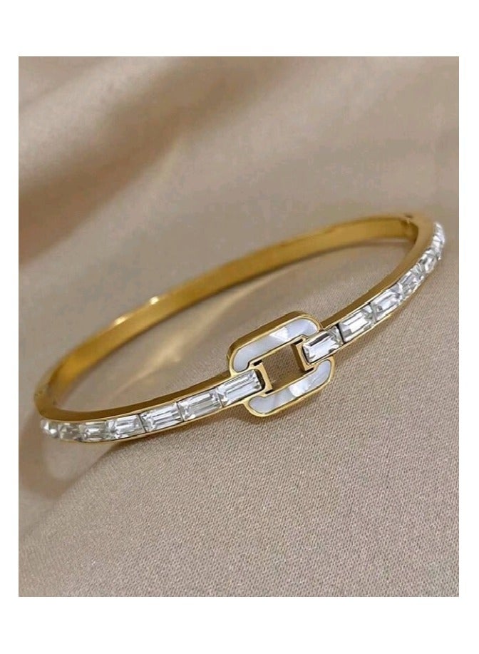 أتراكتيفز اسوارة نسائية فاخرة وعالية الجودة مصنوعة من الاستانلس ستيل مطلية باللون الذهبي مقاس متوسط - Image 4