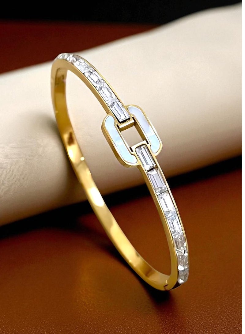 أتراكتيفز اسوارة نسائية فاخرة وعالية الجودة مصنوعة من الاستانلس ستيل مطلية باللون الذهبي مقاس متوسط - Image 1