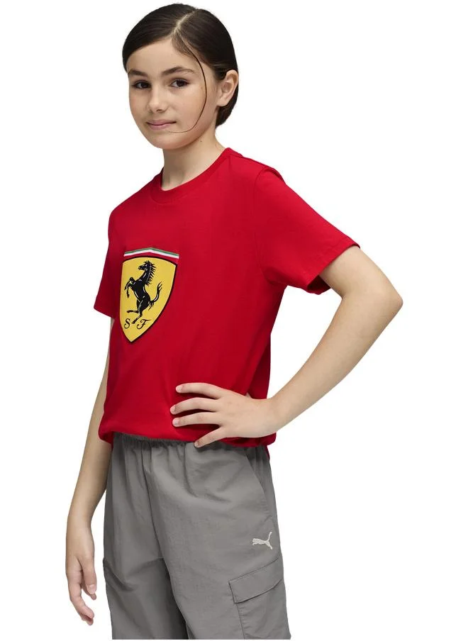 بوما تيشرت Scuderia Ferrari Sportswear مزين بدرع ملون كبير للشباب