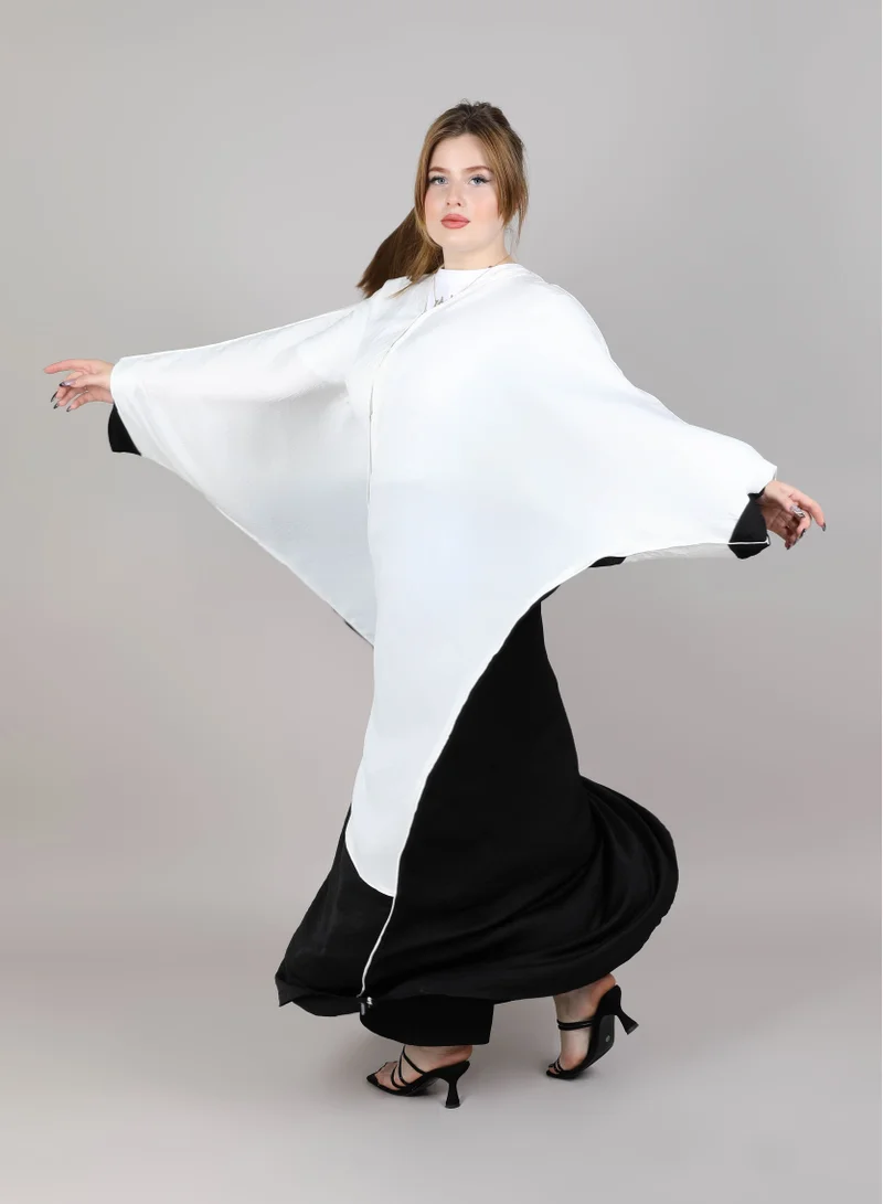 أم سكوير فاشن عباية بشك مقصود MSquare V-Neck ملونة بالأبيض والأسود