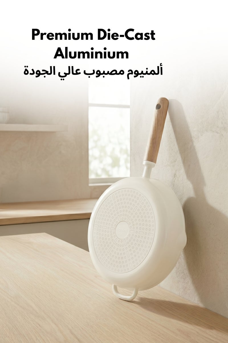 كاروت مقلاة تشويح كاروت 4.7 لتر سيراميك غير لاصقة مع غطاء مصفاة مزدوج، خالية من PFAS لطهي صحي، بمقبض مريح بتصميم خشبي وقاعدة توزيع حرارة متساوٍ، متوافقة مع جميع المواقد وآمنة لغسالة الصحون (كريمي) - Image 5
