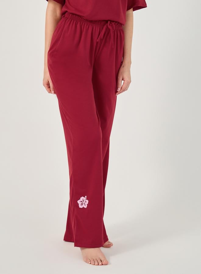 ستايلي طقم من بنطال بيجاما وتيشيرت بطبعة جرافيك وأكتاف منخفضة - Image 5