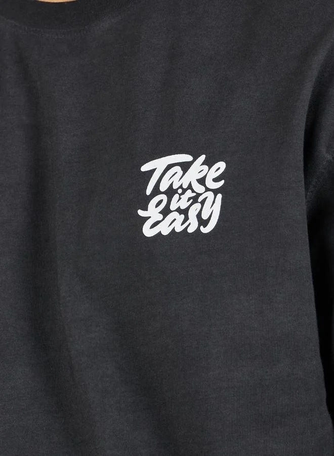 ستايلي تيشيرت Styli بطبعة "Take It Easy" وغسيل حمضي مقاس كبير