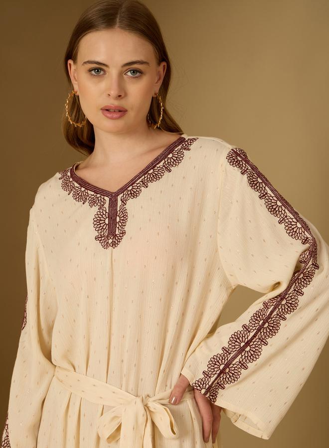 Styli Styli Crinkled Embroidered Detail Jacquard Jalabiya with Fabric Belt  - Image 4