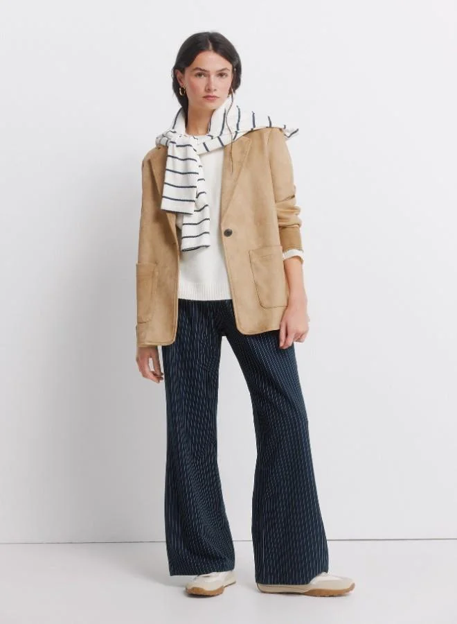 Springfield Mid-rise trousers with side pockets and two fake back welt pockets, with an elasticated drawstring waistband and straight leg.