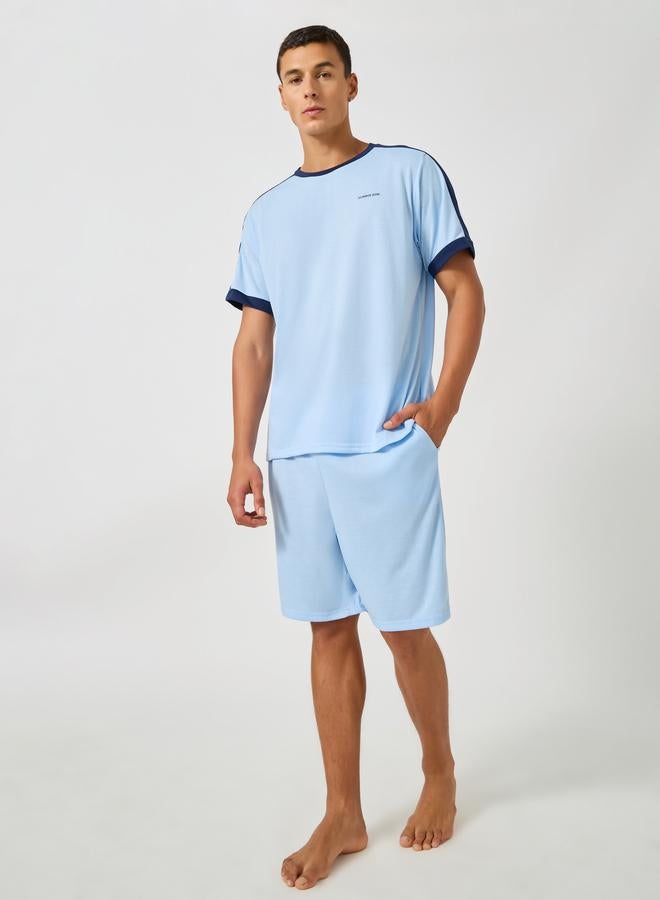 Styli Minimal Print Contrast Trim T-Shirt and Shorts Set - Image 1